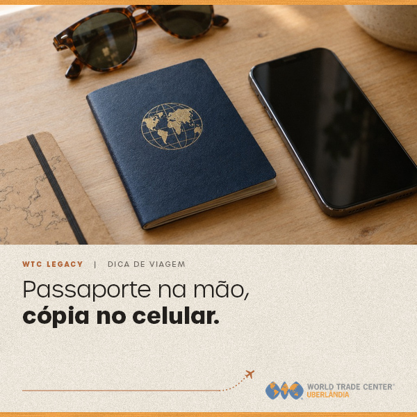 Passaporte na mão, cópia no celular.